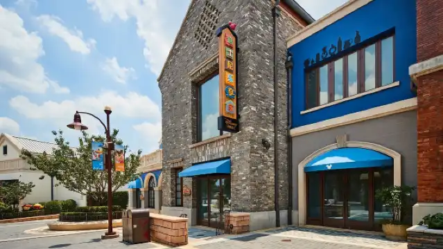 รถท่องเที่ยวพื้นที่รีสอร์ทท่องเที่ยวนานาชาติเซี่ยงไฮ้ (เส้นทาง Disneytown)