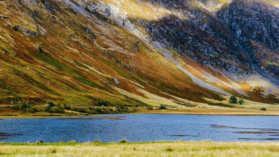愛丁堡出發:格倫科峽谷 + 洛蒙德湖 + 拉斯小鎮|專屬包車