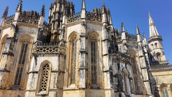 Portugal Fatima + Batalha + Nazare + Obidos Chinese-speaking driver private charter 1-day tour