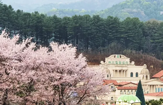 草莓摘採 + 山井湖 + 鴿子潭瀑布 + 香草島樂園 一日遊