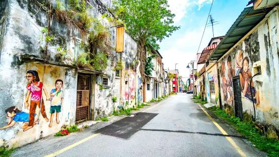 Penang Round-Trip Ipoh Day Tour: Kellie's Castle + Mirror Lake + Concubine Ln + Ipoh World at Han Chin Pet Soo + Perak Cave Temple