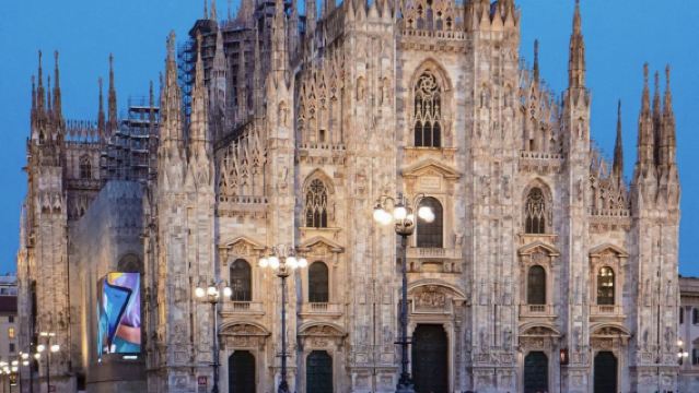 Excursion d'une journée en voiture avec chauffeur au lac de Côme au départ de Milan