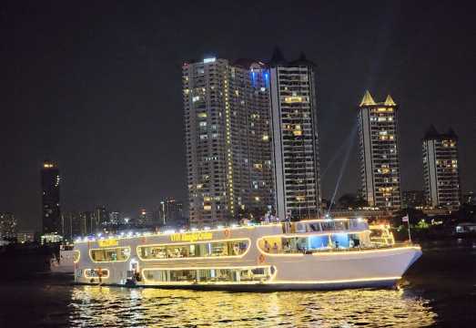 Viva Alangka Cruise: Chao Phraya River Night Cruise in Bangkok, Thailand