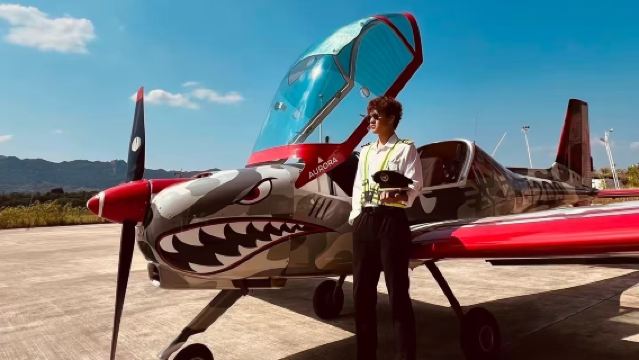 Experiencia de vuelo en helicóptero en Chongqing (vistas aéreas de la ciudad montañosa y los cañones del río + ruta exclusiva + piloto profesional acompañando durante todo el recorrido)