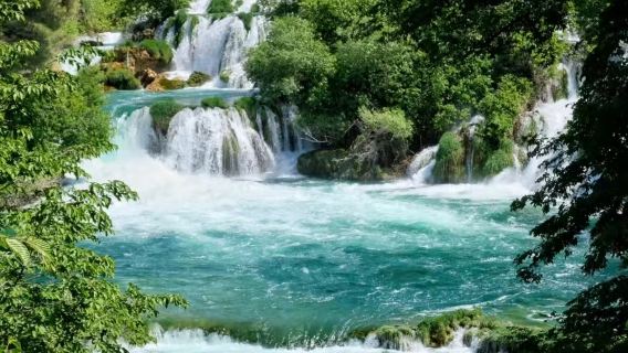 Lawatan Sehari ke Zagreb + Taman Negara Tasik Plitvice di Croatia / Itinerari Boleh Disesuaikan