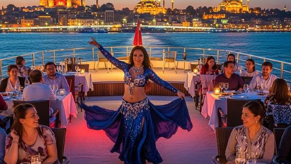 Istambul: Jantar em Cruzeiro pelo Bósforo e Espetáculo Noturno Turco