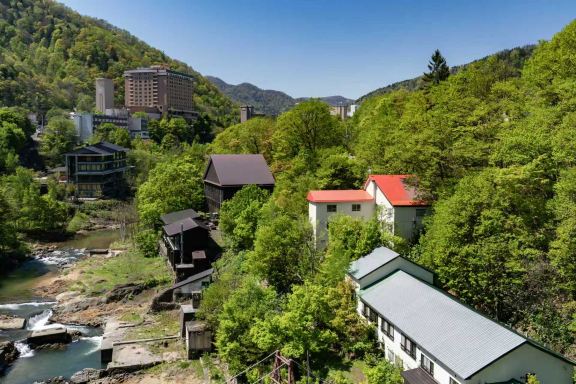 1-day tour from Sapporo to Hill of the Buddha (admission ticket