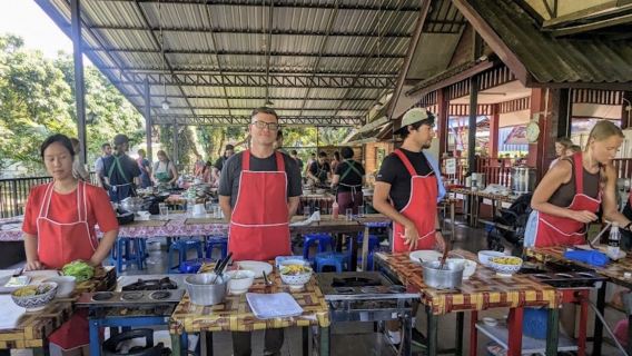 Belajar masakan Thai di Chiang Mai - Pengalaman bengkel di Sekolah Memasak Ladang Organik Senyuman