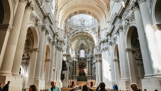 Munich: Daily City Bike Tour with Beer Garden Stop @ 11.30