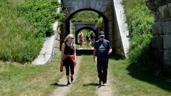 Portland: Private Island Fort Tour