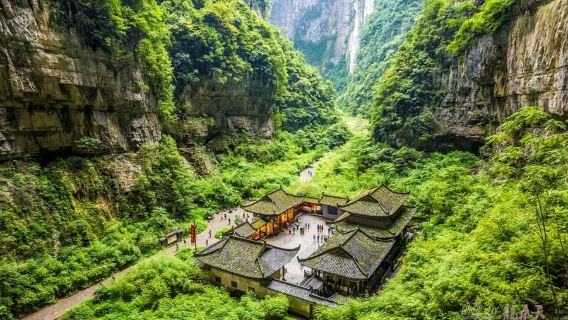 Private Day Tour from Chongqing to Wulong's Three Natural Bridges and Longshui Gorge (Chartered Car + Tickets)