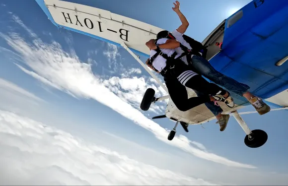 江南輝煌衡陽跳傘基地3000公尺高空跳傘+手持攝影+第三方攝像大小同價
