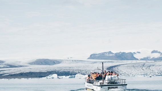 ล่องเรือชมทะเลสาบธารน้ำแข็งและเที่ยวชมชายฝั่งทางใต้จากเรคยาวิก