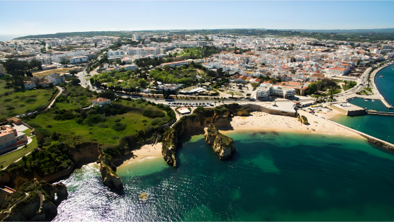 ギリシャのコリントス運河、エピダウロス劇場、ポロス島をワンデーツアー【中国語ガイド付き】