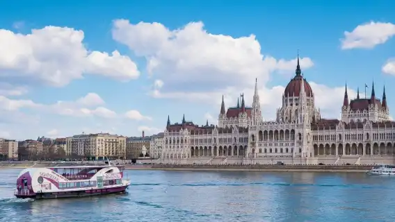 Budapest Downtown Sightseeing Cruise Tour With Cocktail