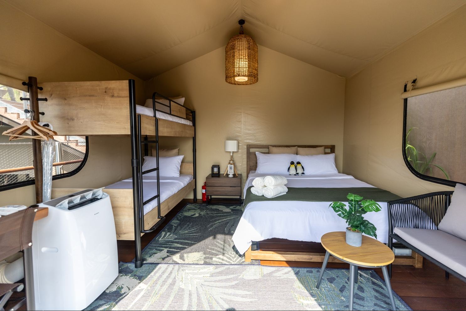 싱가포르 Colugo Camp 날다람쥐 캠프·숙박 캠핑[텐트 체험 + 만타이 3개원 입장권 + VIP 가이드 + 조식 및 석식 뷔페]