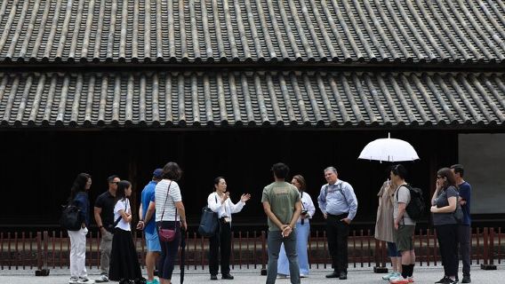 Imperial Palace East Garden and Heritage of Edo Castle Tour