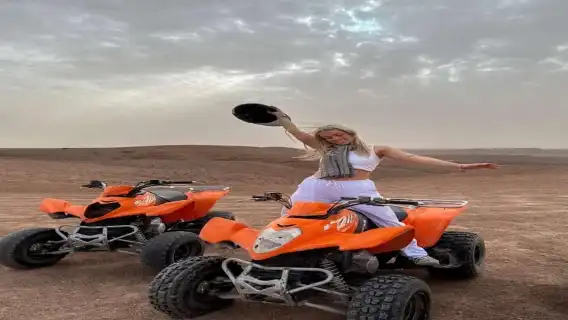 แพ็กเกจ: อาหารค่ำแบบ Agafay ชมพระอาทิตย์ตกดิน ชมการแสดง ขี่รถ ATV หรืออูฐ