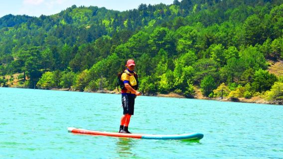 Kayak y SUP en el lago Berat, almuerzo tipo picnic
