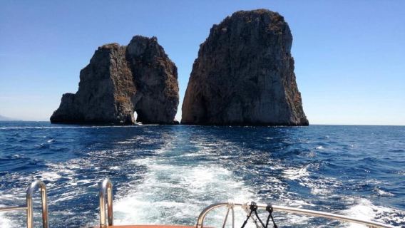 Da Salerno: tour in barca per piccoli gruppi a Capri