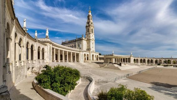 From Lisbon: Private Fátima, Nazaré & Óbidos Day Trip