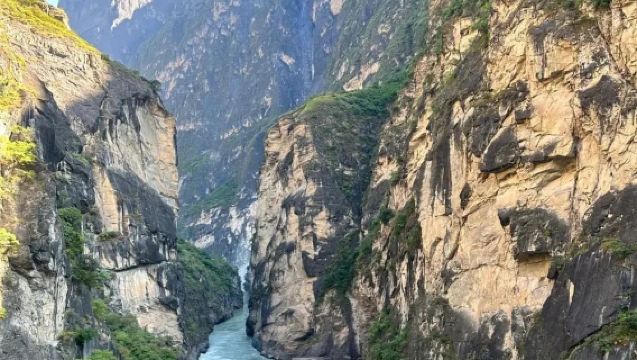 Excursión de un día al desfiladero de Shangri-La en Lijiang (grupo pequeño de hasta 8 personas + opción con entrada incluida)