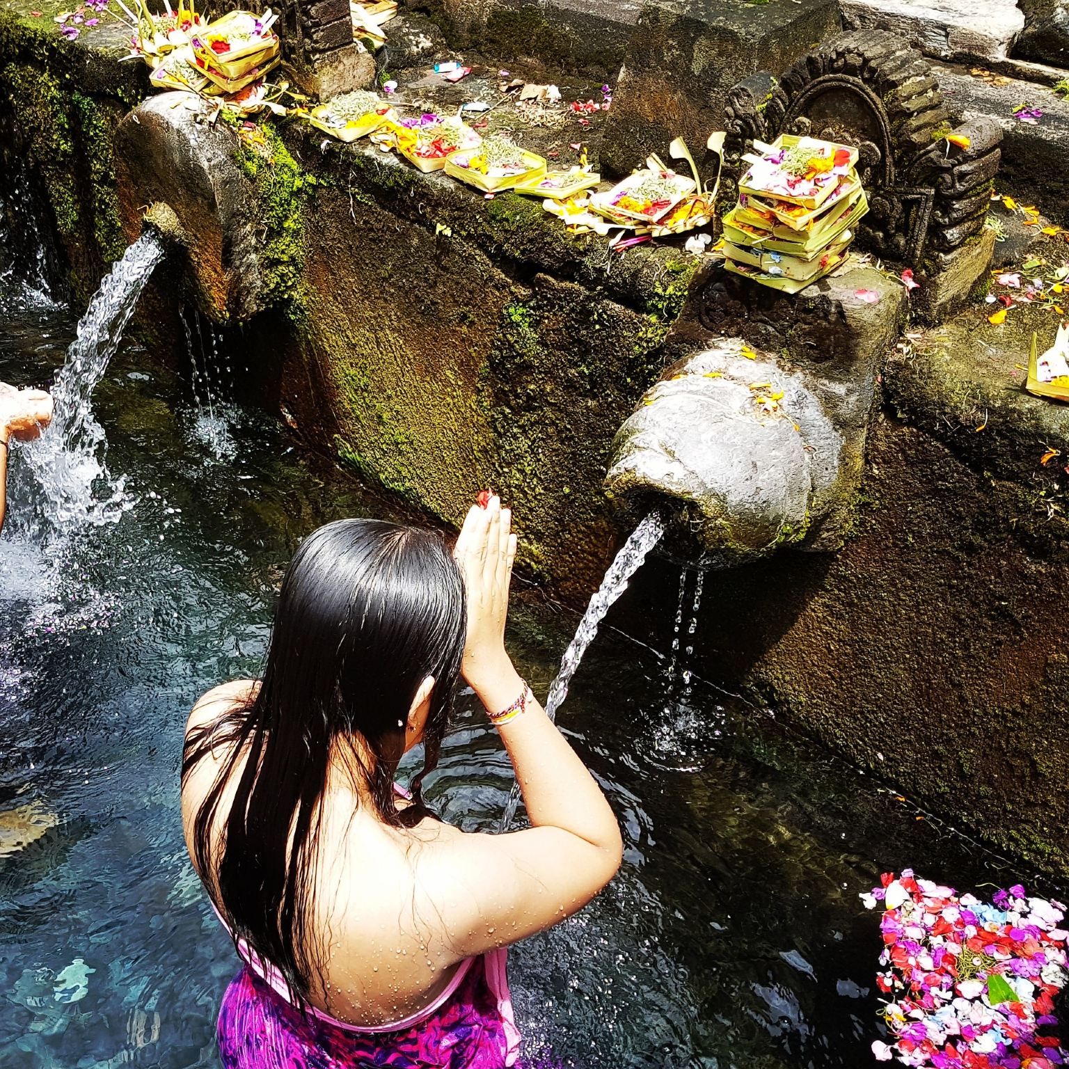 Experience the sacred ritual of Melukat (bath) at Tanah Lot Temple. Deeply experience the spirituality of Bali through this sacred ritual. [Private tour / Hotel transfers / arrangements available]
