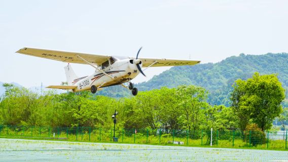 【浙江省建徳千島湖固定翼飛行機】浙江省建徳千島湖航空鎮では、機長によるマンツーマンの訓練と複数の体験ルートから選べるヘリコプターツアーをご用意しております。
