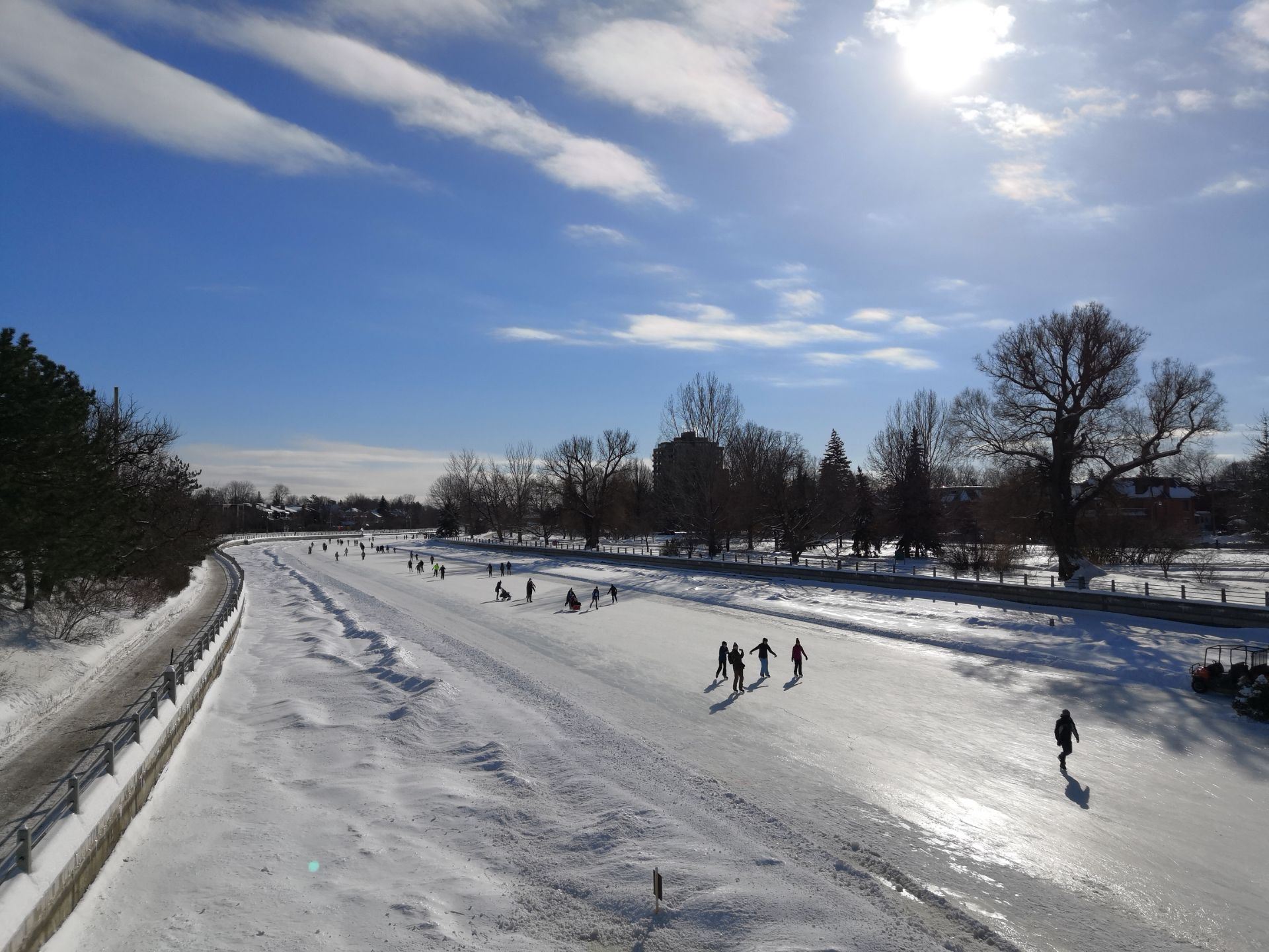 Tour di un giorno a Ottawa, Canada: Canale Rideau + Galleria d'arte + Mercato ByWard + Museo della guerra