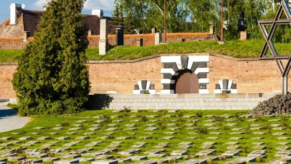 ค่ายกักกันเทเรซีน: ทัวร์พร้อมไกด์ + บริการการเดินทาง