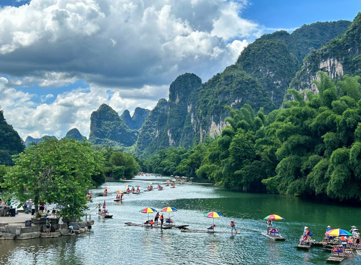 1-day tour from Guilin/Yangshuo | Xingping Ancient Town (20 CNY Background) + Yulong River Bamboo Rafting + Xianggong Mountain