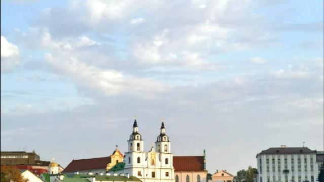 明斯克經典一日遊-聖靈大教堂、勝利廣場，探秘老城歷史，眼淚島