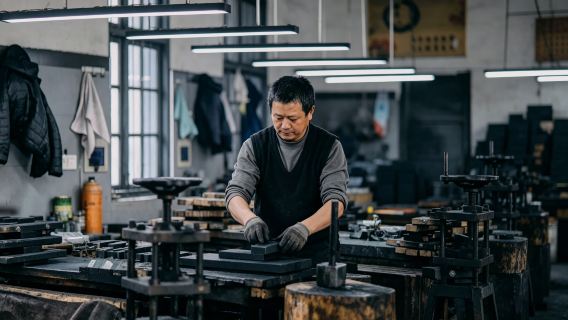 1-day tour of Huizhou ancient town and Hu Kaiwen ink factory | explore the millennium-old prefecture city and experience the intangible cultural heritage of Hui ink | pure play