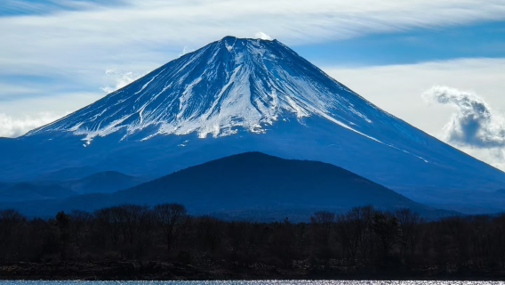 富士山網紅景點打卡一日遊＆東京/新宿出發 +飯店接駁【天梯小鎮+忍野八海+河口湖+羅森便利店】