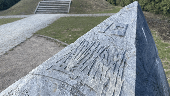 Warsaw: Ghetto & Old Town Guided Walking Tour