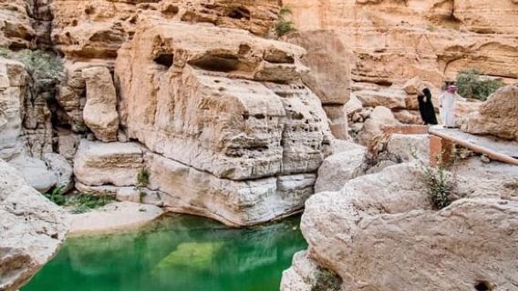 Muscat: Wadi Shab, Hidden Cave Waterfall Tour