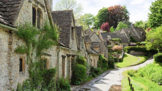 one-day tour of Cotswolds, England (optional English lunch at a 17th century inn) T | Depart from London