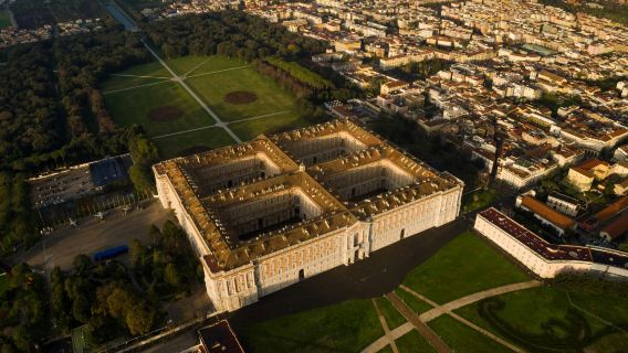 Royal Palace of Caserta: Guided Tour + Roundtrip from Naples