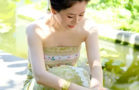 老撾萬象Trip Moments【攝影師一對一跟拍約拍陪拍婚紗寫真底片全送/多語言溝通翻譯】