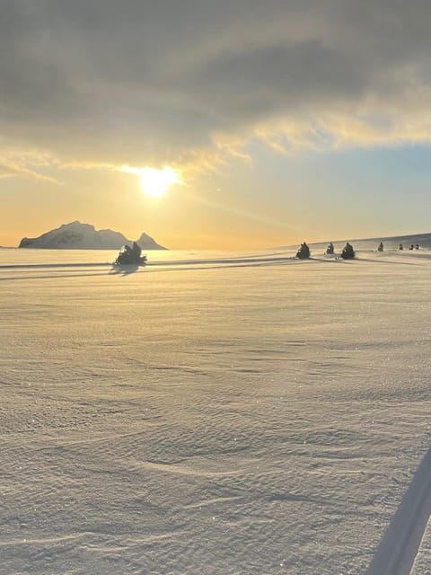 Reykjavik: Golden Circle Super Jeep en sneeuwscootertocht