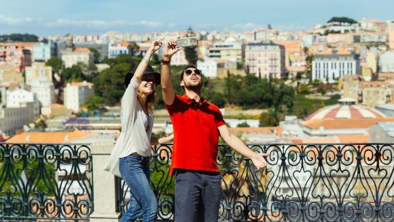 Lisbon: Tur Pribadi dengan Penduduk Lokal – Sorotan & Permata Tersembunyi