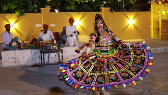 Jaisalmer: Jeep Safari, Camel Ride, Dinner and Folk Dance