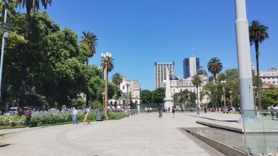 Visita guiada privada a pie por la Plaza de Mayo y el área histórica