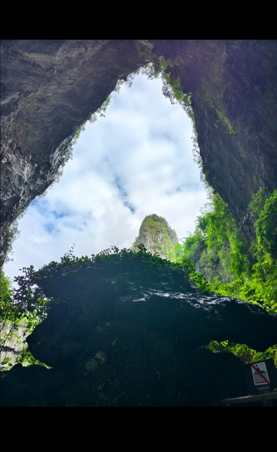 1-day tour from Baise, China: Bama Longevity Village, Baimo Cave, Sanmenhai, and Bama Birds Rock