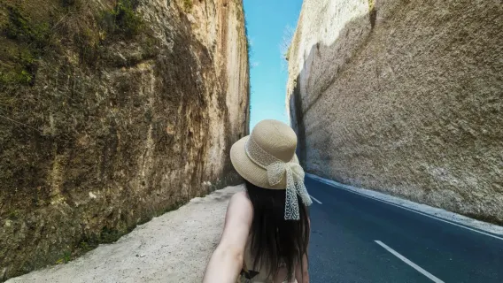 Tour 1 ngày VIP bằng xe riêng đến vách đá tình nhân trên đường vách đá Bali, ngắm hoàng hôn Jimbaran và đền Tanah Lot