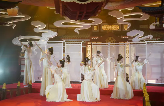 廣州星河粵宴 · 沉浸式體驗宮廷帝王盛宴（匠心粵味傳承+品宮廷美食+古音雅樂+可選漢服換裝體驗+視聽盛宴）