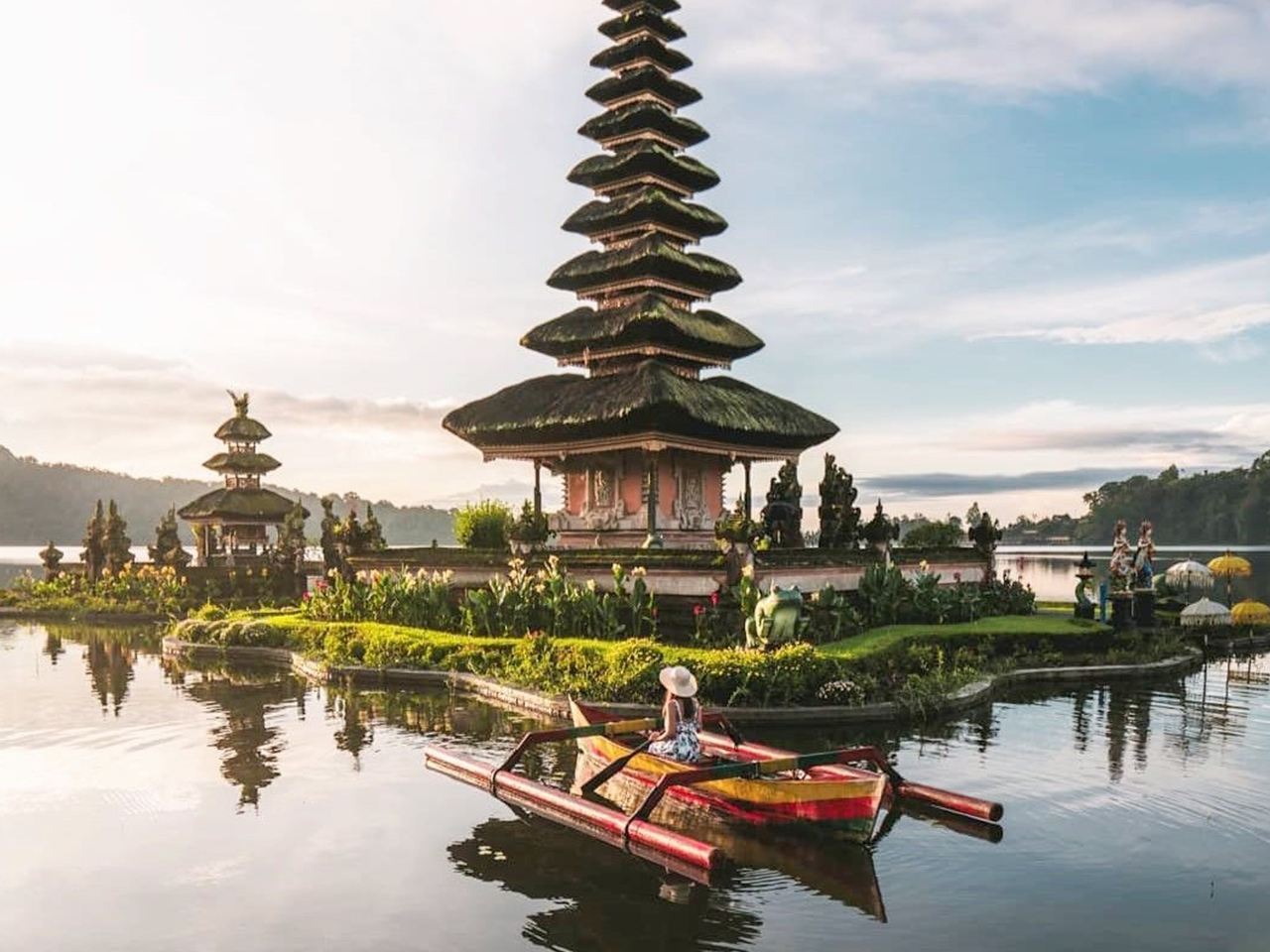 Tour VIP in auto privata di un giorno a Bali + Tempio di Tanah Lot + Scogliera di Uluwatu + Spiaggia di Jimbaran