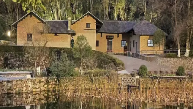 Penjemputan di tempat · Opsi grup 15 orang · Penjelasan mendalam|Perjalanan satu hari ke Rumah Mao Zedong + Kampung Halaman Liu Shaoqi