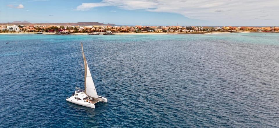 Avventura in catamarano di 3 ore nelle acque dell'isola di Sal