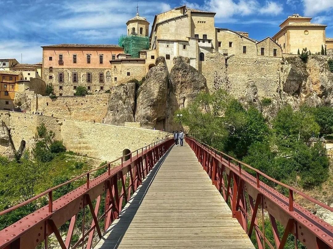 西班牙馬德里來回昆卡 + 欽瓊小鎮-可包車-精選